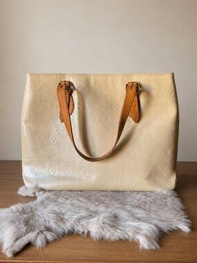 Authentic Louis Vuitton Brentwood Vernis Tote